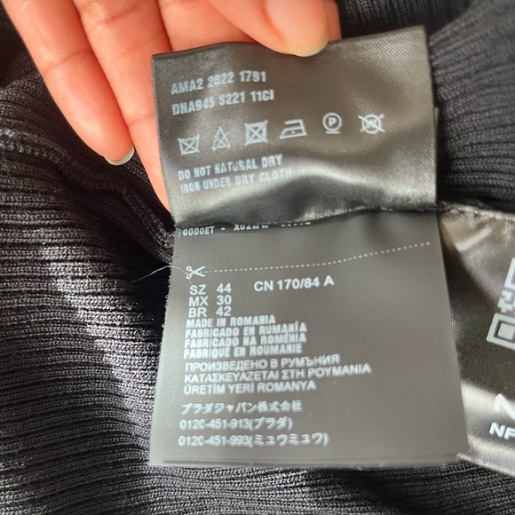 Prada Superfine Wool Black long sleeve turtleneck - Picture 8 of 8